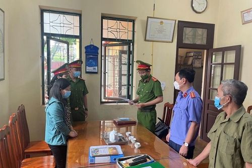 Phê chuẩn khởi tố Kiểm soát viên bưu điện tất toán khống 28 sổ tiết kiệm