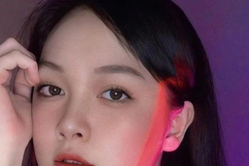 Bạn gái xinh như hot girl của tiền đạo Nhâm Mạnh Dũng