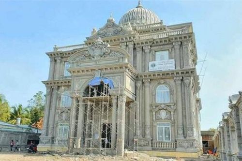Choáng ngợp với lâu đài 'Cô dâu 8 tuổi' 150 tỷ ở vùng quê sông nước miền Tây