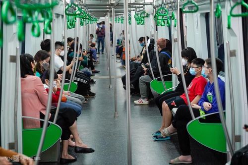 Tàu Cát Linh – Hà Đông dừng 17 giây để chuyển đổi hệ thống lái thủ công, tránh đường trơn trượt