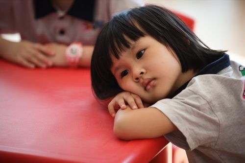 Có cần thiết chi tiền triệu cho con học tiền tiểu học?