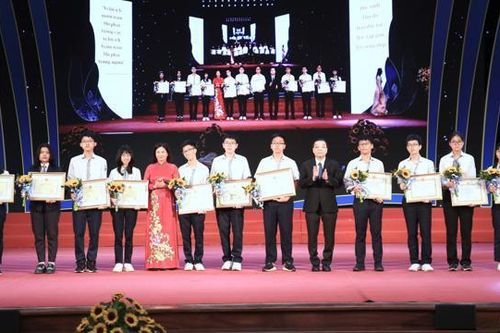 Tuyên dương, khen thưởng 700 học sinh giỏi tiêu biểu của Thủ đô