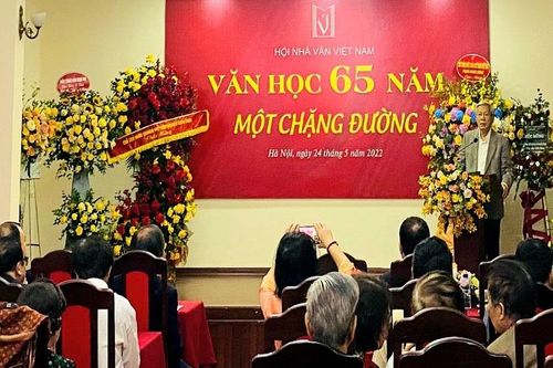 Văn học Việt Nam 65 năm một chặng đường