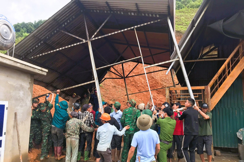 Bộ đội Biên phòng Sơn La giúp dân khắc phục hậu quả thiên tai