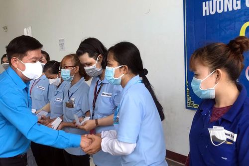Hưởng ứng 'Tháng công nhân': Đồng hành cùng người lao động
