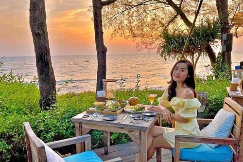 Vi vu 'sang chảnh' 10 ngày ở Phú Quốc, cô gái xinh đẹp khiến tín đồ du lịch trầm trồ