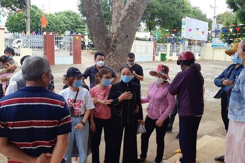 Người phụ nữ nhận chăm sóc bé trai 3 tuổi bị mẹ khai tử nói gì?