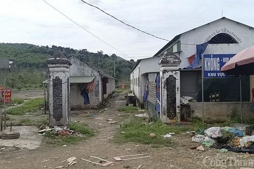 Nghệ An: Nhiều huyện nghèo xây chợ tiền tỷ để... bỏ hoang