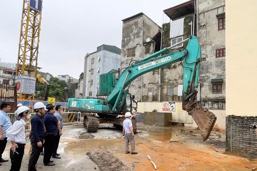 Phá dỡ công trình vi phạm trật tự xây dựng tại số 84 đường Láng