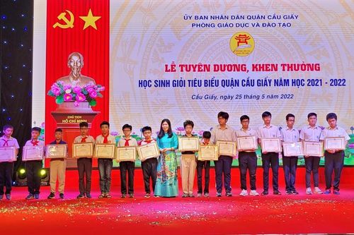 Quận Cầu Giấy tuyên dương, khen thưởng 266 học sinh tiêu biểu