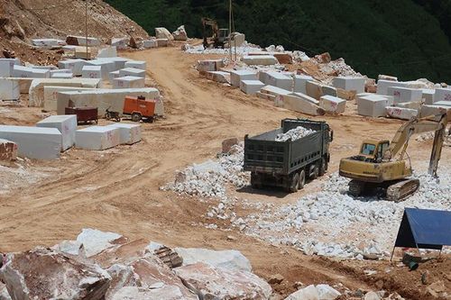 Kỷ luật 3 lãnh đạo xã vì để khai thác đá trắng trái phép