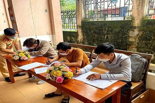 Những ngày đầu triển khai đăng ký xe tại cấp huyện, xã tại Bắc Kạn
