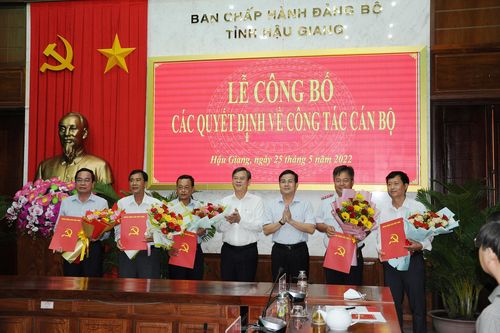 Hậu Giang bổ nhiệm nhiều cán bộ chủ chốt