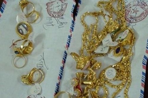 Chồng 50 tuổi cầu cứu vì nghi vợ bị dụ dỗ ôm tiền, vàng bỏ nhà ra đi