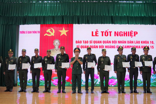 Trường Sĩ quan Thông tin tổ chức Lễ tốt nghiệp đào tạo sĩ quan Quân đội nhân dân Lào và Campuchia