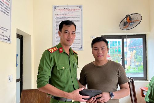 Tuyên Quang: Trung tá công an nhặt được hơn 10 triệu đồng trả lại người đánh rơi