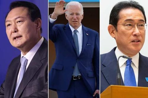 Tuyên bố chung của Mỹ với hai đồng minh Hàn Quốc và Nhật Bản khác biệt khi nhắc đến Nga và Trung Quốc như thế nào?