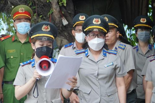 Huyện Bình Chánh: Cưỡng chế vụ 'biến đất mượn thành sở hữu riêng hơn 30 năm'