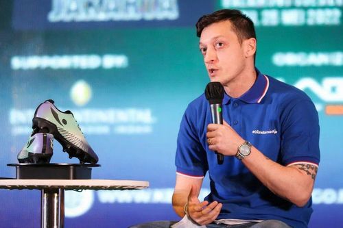 Thảm bại tại SEA Games, bóng đá Indonesia phải cầu viện… Mesut Ozil