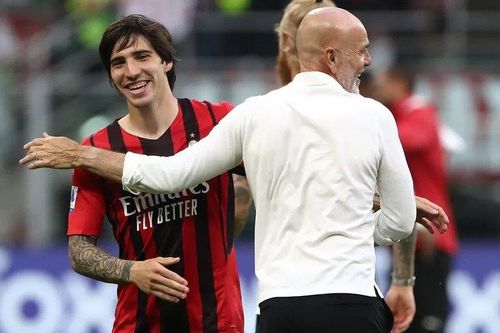 Donnaruma gửi tin nhắn cho Tonali chúc mừng Milan vô địch !