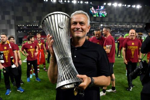 Mourinho sưu tập đủ cúp C1, Europa League và Conference League