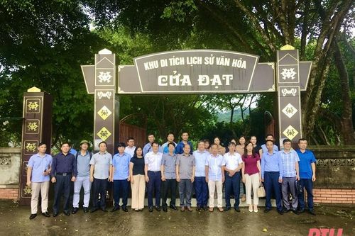 Phóng viên các cơ quan báo chí Trung ương thường trú tại Thanh Hóa đi thực tế tại huyện Thường Xuân