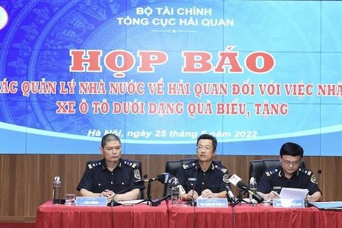 Kiểm tra 4 Cục Hải quan có liên quan đến xe nhập diện biếu tặng
