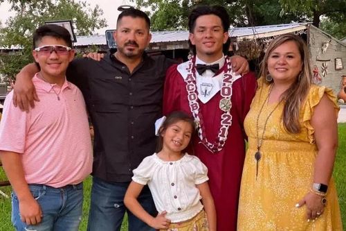 Đặc vụ Mỹ giải cứu con gái trong thảm kịch ở Texas