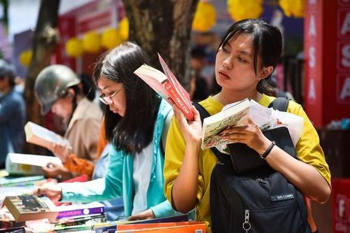 Giá sách tăng ảnh hưởng ra sao tới sức mua?
