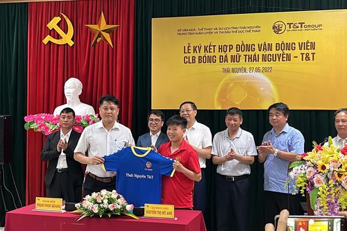 Lần đầu tiên trong lịch sử nữ cầu thủ Việt Nam được nhận tiền lót tay