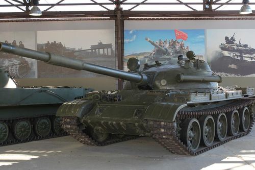 Nga đưa cả xe tăng cổ ra chiến trường, Ukraine cảnh báo Hungary