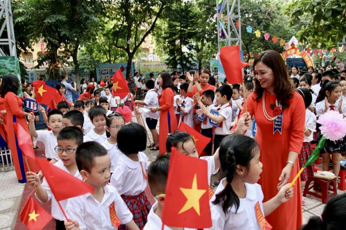 Giáo viên tự đánh giá: Cần tới 15 tiêu chí và 36 minh chứng để làm gì?