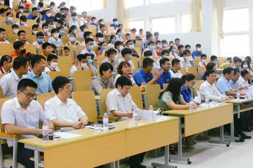 Gần 200 thí sinh tham gia chung kết Hội thi t in học trẻ toàn tỉnh lần thứ XX V