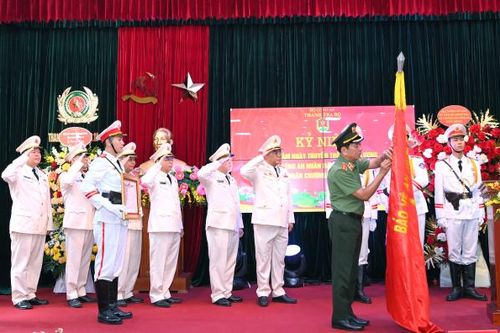 Thanh tra Bộ Công an đón nhận Huân chương Bảo vệ Tổ quốc hạng Nhì