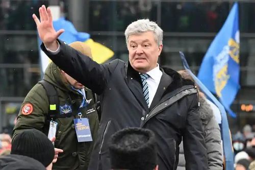 Cựu tổng thống Ukraine bị cấm xuất cảnh
