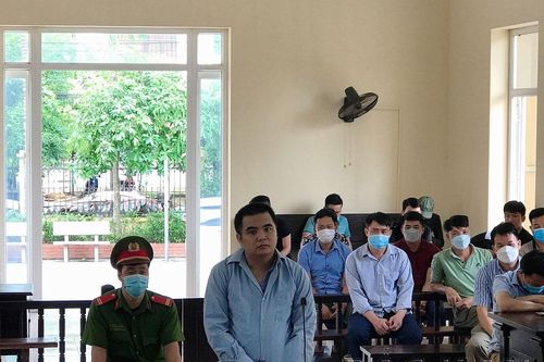 Kẻ trút 'mưa dao' tấn công người đàn ông tại quán hát ngồi tù gần 10 năm