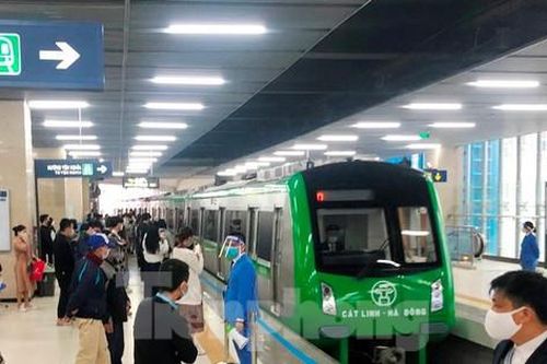 Khách đi tàu Cát Linh - Hà Đông đạt con số 3 triệu, 60% sử dụng vé tháng