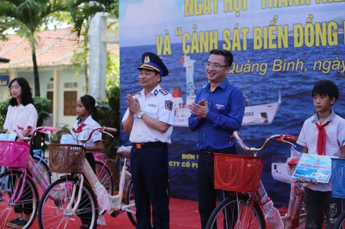 Ngày hội Thanh niên với biển đảo Tổ quốc và Cảnh sát biển đồng hành với ngư dân