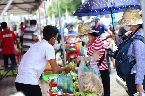Loạt bánh và trái cây siêu hấp dẫn ở lễ hội 'Trên bến dưới thuyền' giữa TP. HCM