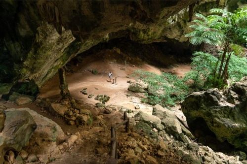 Bên trong hang động huyền ảo từng là nơi dừng chân của các vị vua xứ chùa Vàng