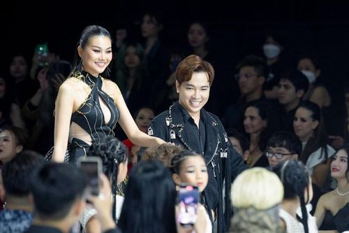 Thanh Hằng gặp sự cố lúc trình diễn, nhận 'mưa lời khen' bởi cách xử lý chuyên nghiệp