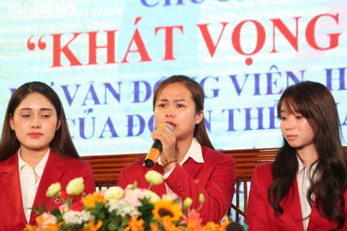 Nhà vô địch SEA Games 31 nghẹn ngào kể chuyện mang HCV về trước lúc bố qua đời
