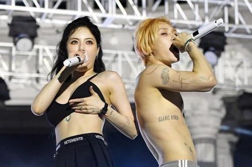 HyunA gây tranh luận vì mặc nội y biểu diễn