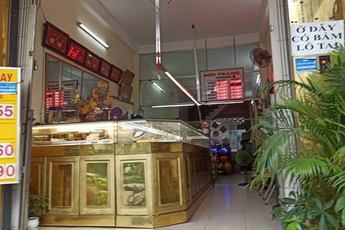 Khởi tố, bắt giam thanh niên nghiện game dùng búa cướp tiệm vàng