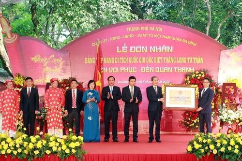 Trao Bằng xếp hạng Di tích quốc gia đặc biệt cho đền Voi Phục, đền Quán Thánh