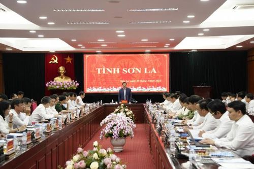 Thủ tướng Phạm Minh Chính làm việc với Thường vụ Tỉnh ủy Sơn La: Nghiên cứu nâng công suất thủy điện Sơn La và phát triển điện tái tạo
