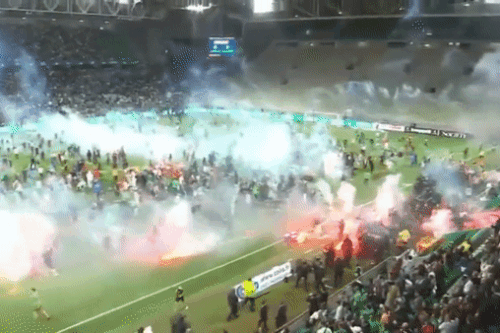 Bạo loạn trong ngày Saint-Etienne rớt hạng