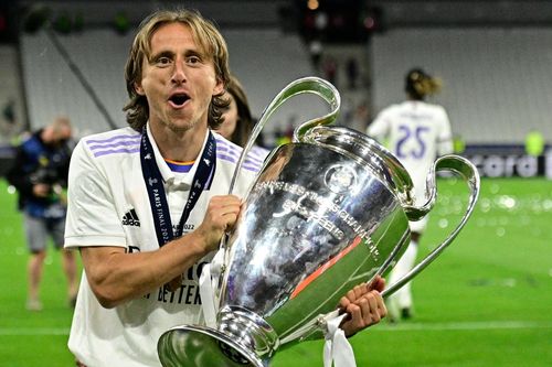 Modric gia hạn hợp đồng với Real Madrid sau chiến tích Champions League