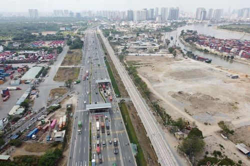 Ùn ứ kéo dài trước trạm BOT Xa lộ Hà Nội