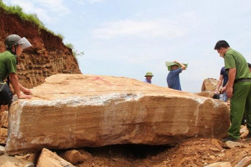 Nghệ An: Bắt nhóm người khai thác đá trái phép ở Nghĩa Đàn